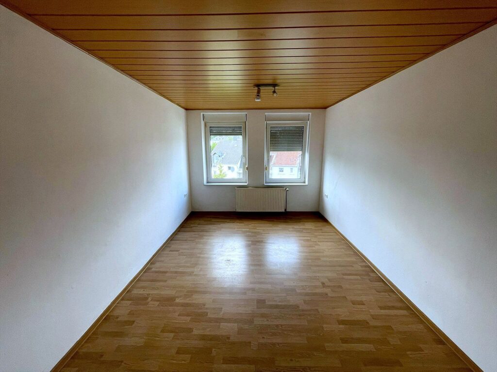 Helle 4-Zimmer-Dachgeschosswohnung – Bild 2