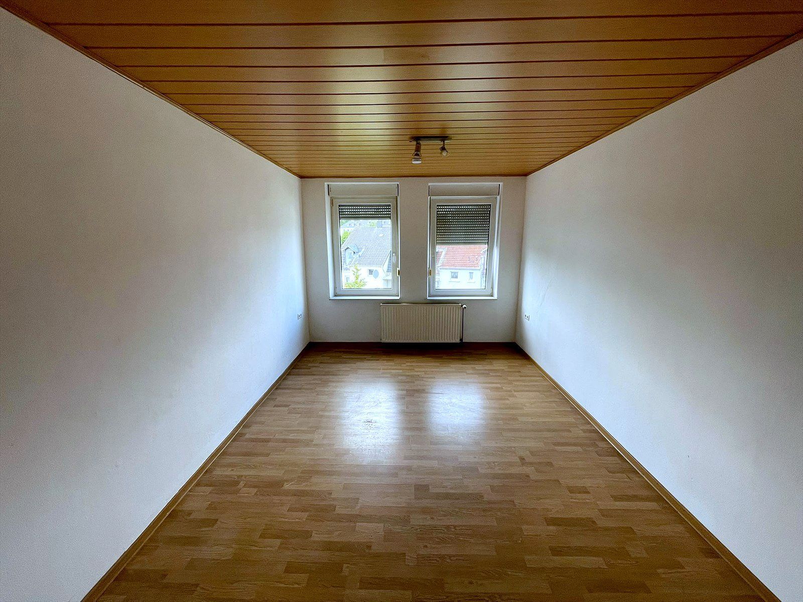 Helle 4-Zimmer-Dachgeschosswohnung – Bild 2