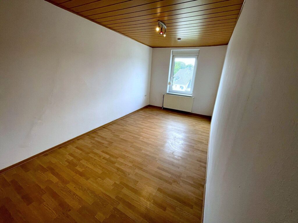 Helle 4-Zimmer-Dachgeschosswohnung – Bild 4