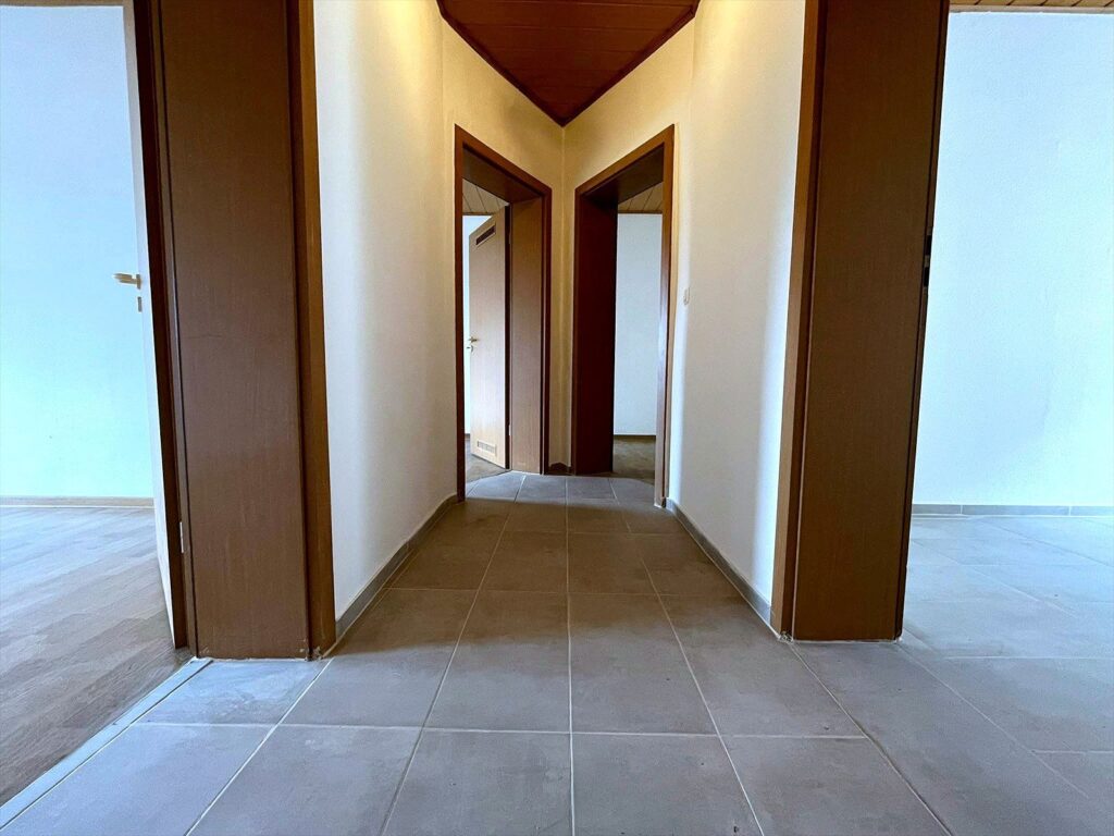 Helle 4-Zimmer-Dachgeschosswohnung – Bild 9