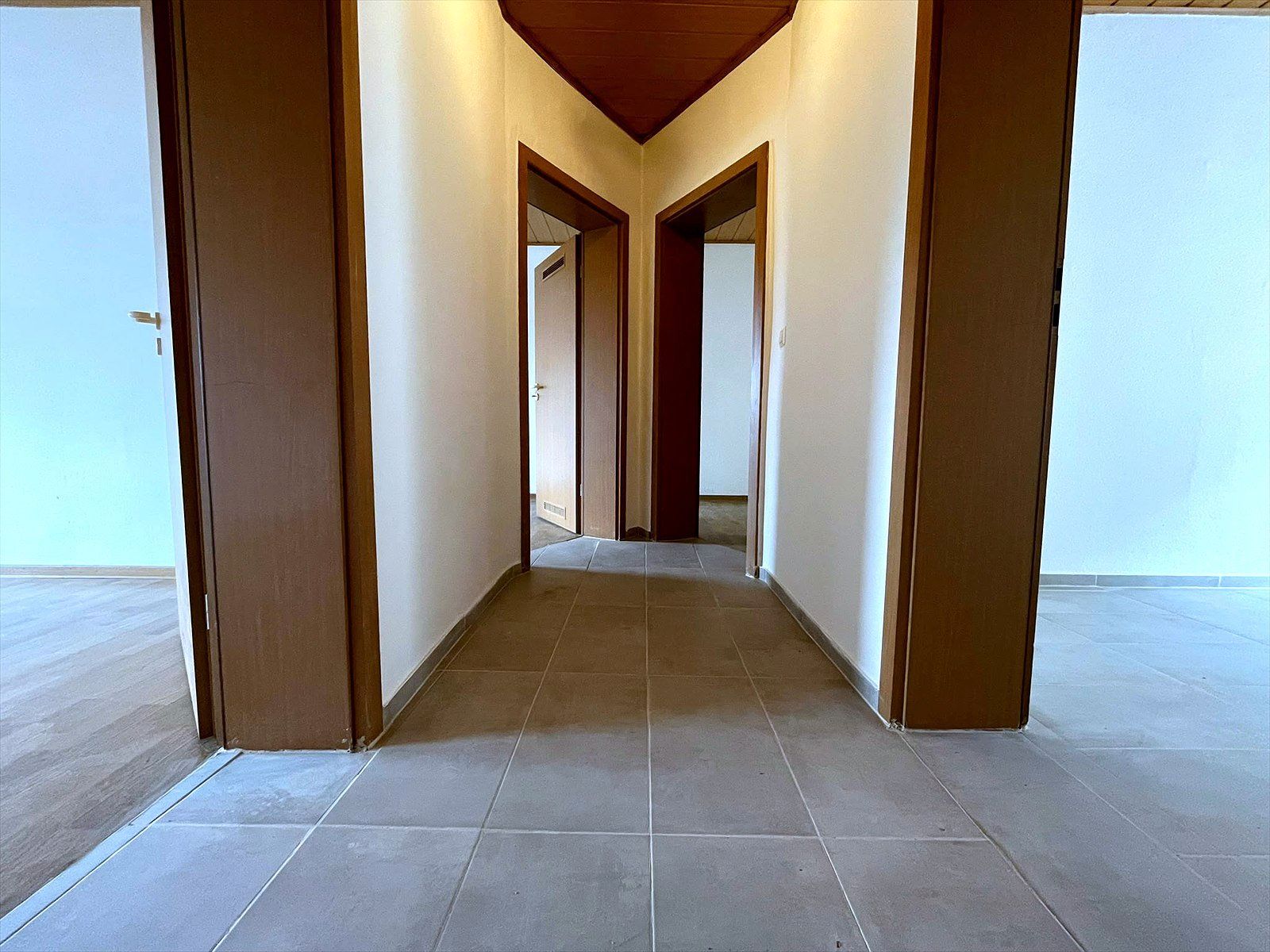 Helle 4-Zimmer-Dachgeschosswohnung – Bild 9