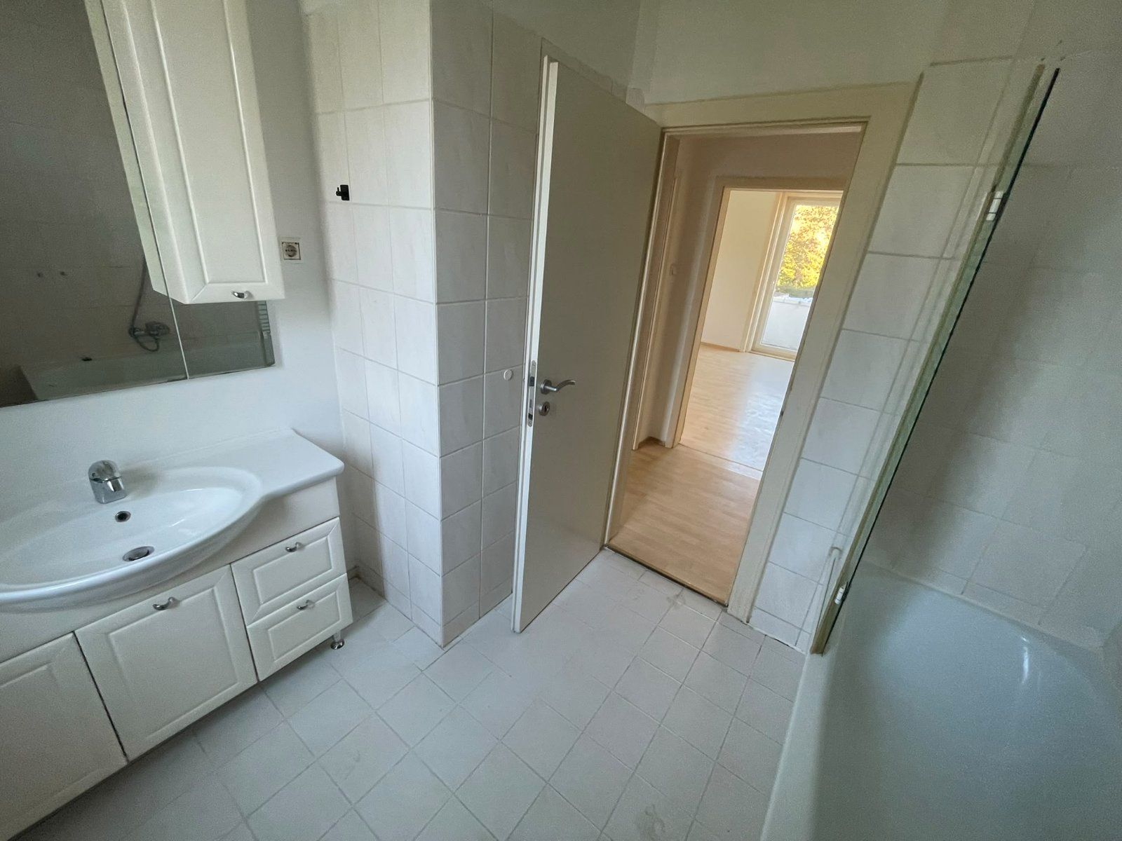 3-Zimmer-Wohnung mit 2 Balkonen & Einbauküche – Bild 7
